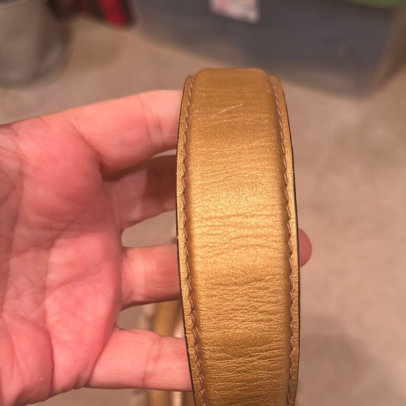 Gucci Cream and Gold Shoulder Bag with Iconic Design - Picture 8 of 14